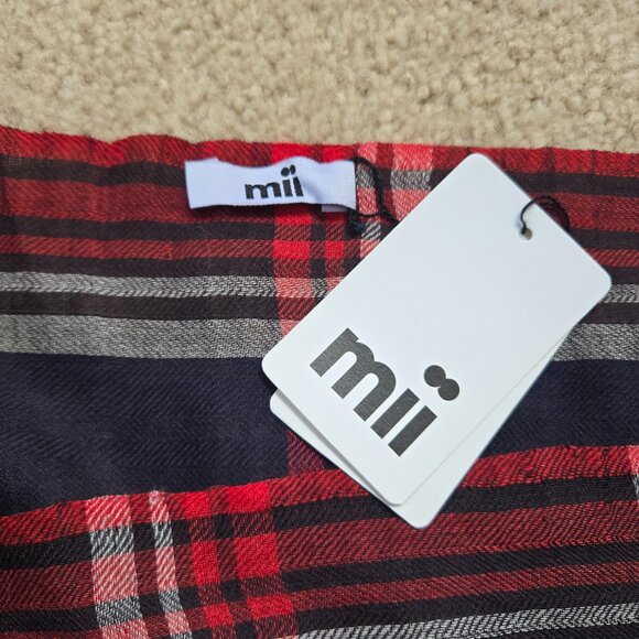 NWT Mii Lightweight 100% Wool Plaid Wrap Scarf Shawl - Picture 9 of 12